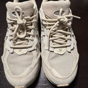 Women’s New Balance 2002R Gore-Tex Sneakers – Beige/Cream – Worn Twice